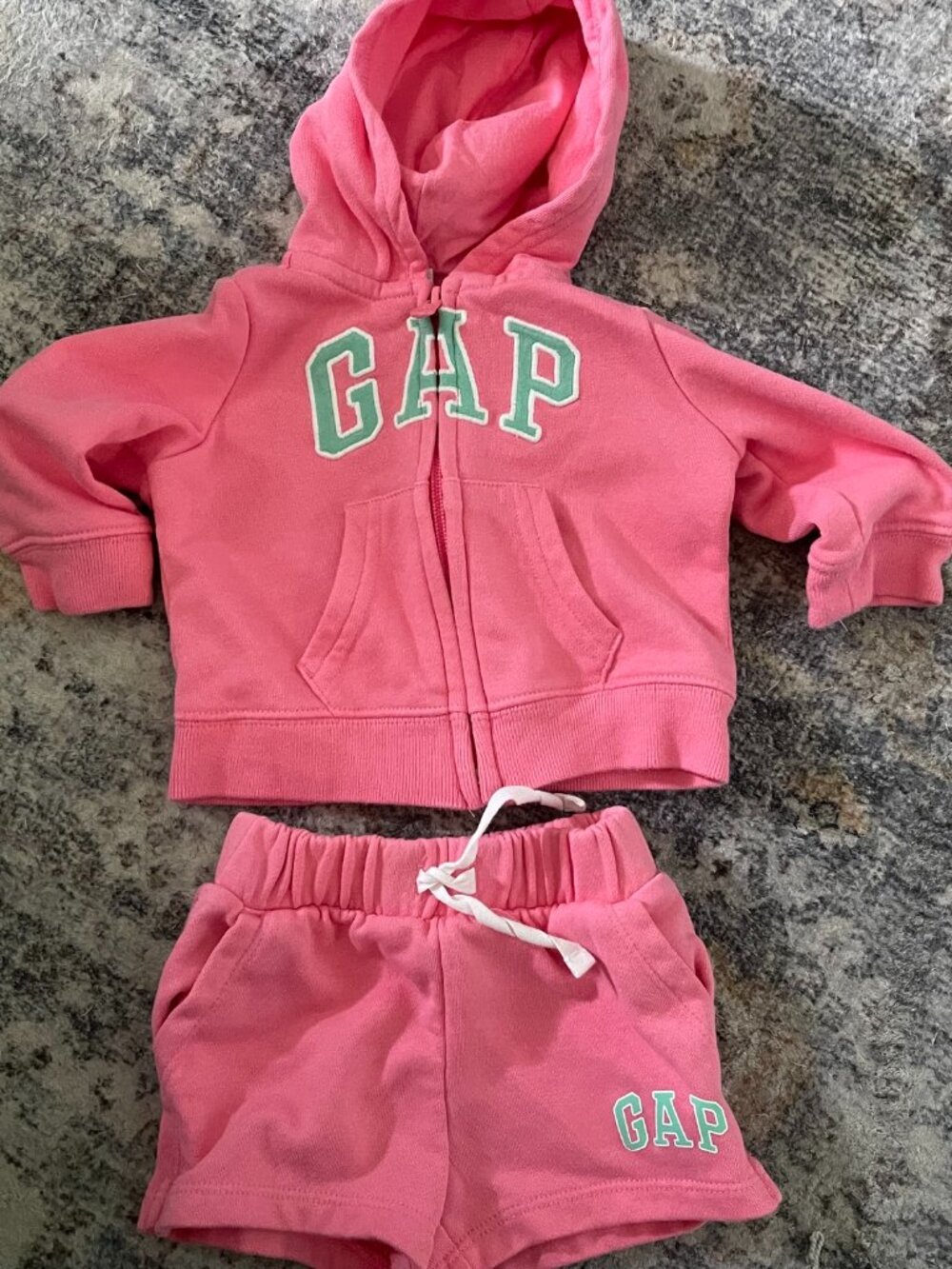Baby Gap Girl 3-6 Months Logo Hoodie Sweatsuit 2 Pc Set Warm Pink Comfort